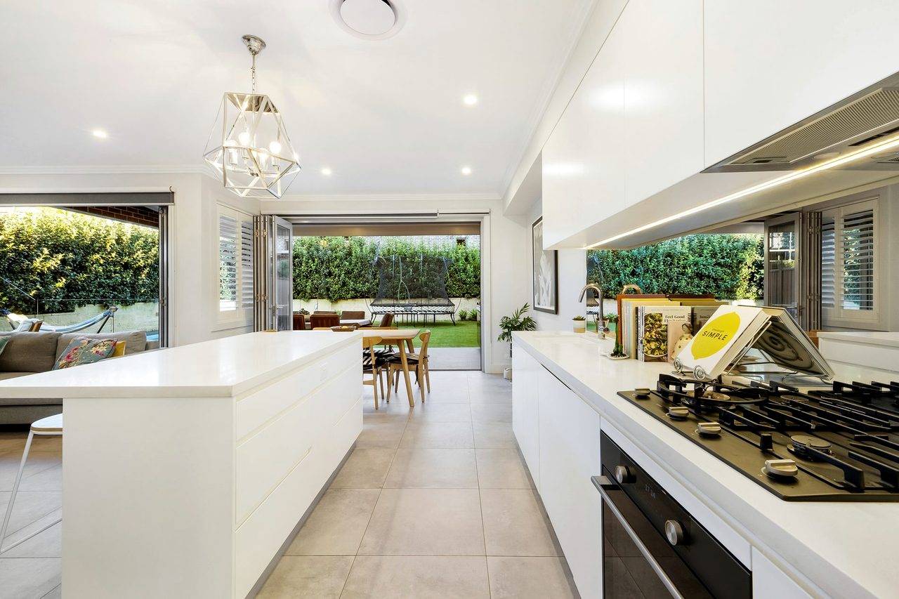 The island bench and cooktop